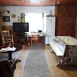 Maatilamatkailu Ilomaeki Farmház *